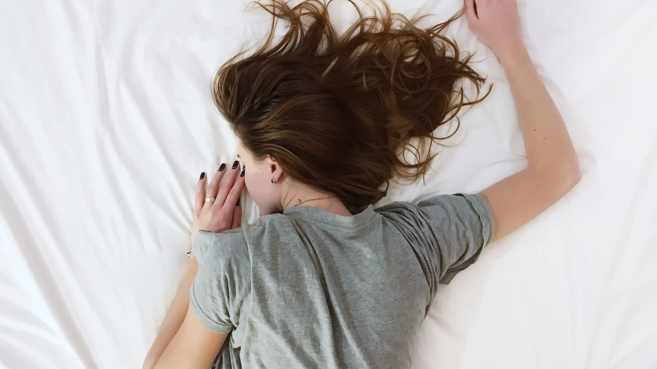 30 Minute Guided Sleep Meditation: Fall Asleep Faster and Wake Up Refreshed 3 Women sleeping after meditation